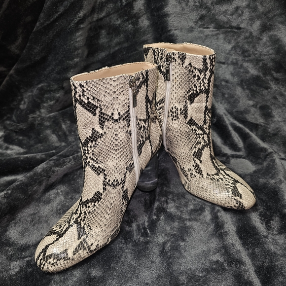 Schutz Snakeskin Leather Ankle Boots Clear Heel Zip Women's
9B - Picture 3 of 12